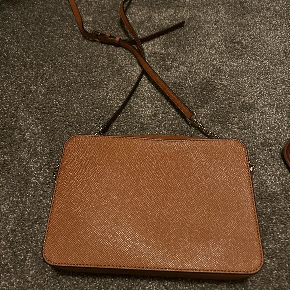 Jet Set Large Saffiano Leather Crossbody Bag - Picture 2 of 11